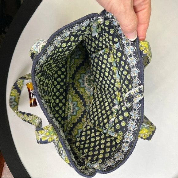 Vera Bradley CAMBRIDGE 11 x 8 like new - Picture 3 of 9